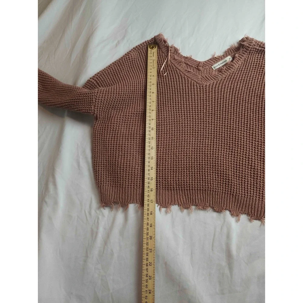 Moon & Madison Sweater Womens Medium Brown Knit Crop Pullover Long Sleeve Fringe - Picture 3 of 7